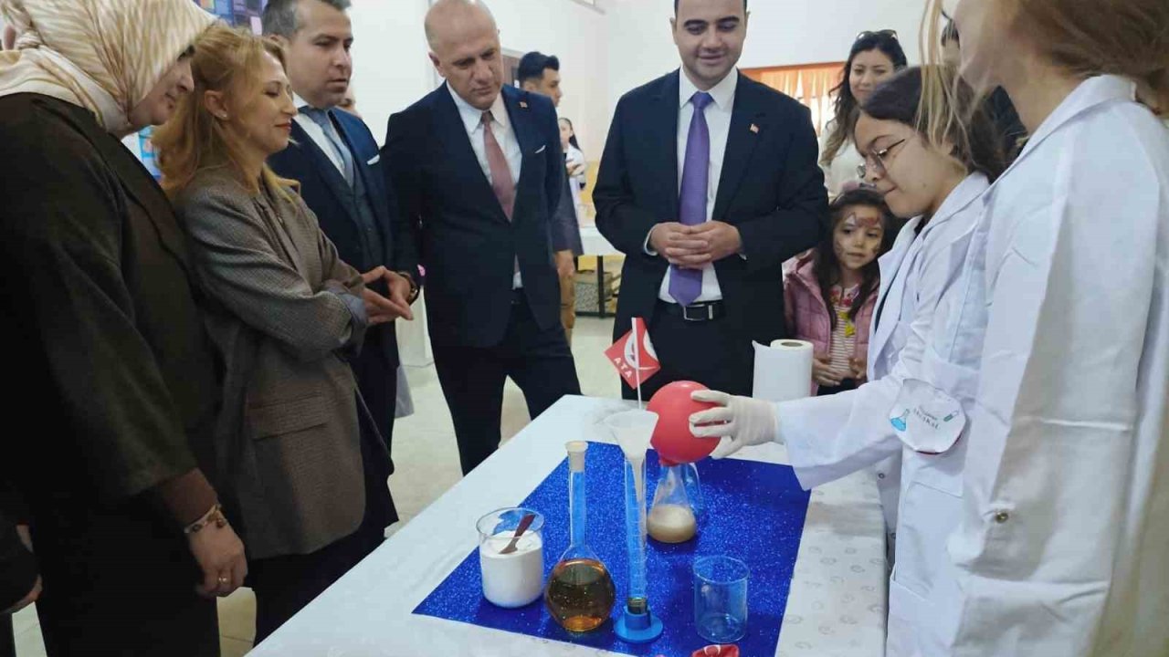 Bilecik’te ‘23 Nisan Çocuk Kimya Şenliği’ düzenlendi