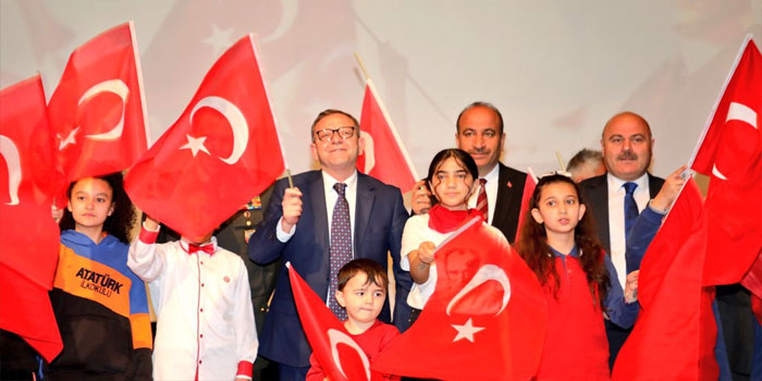 Kars'ta 23 Nisan Coşkusu Gazi Kars Kültür Merkezi’nde Kutlandı