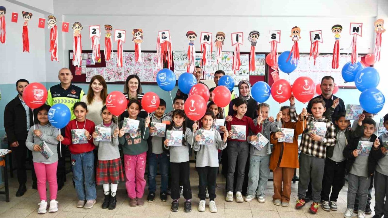 Jandarmadan çocuklara 23 Nisan sürprizi