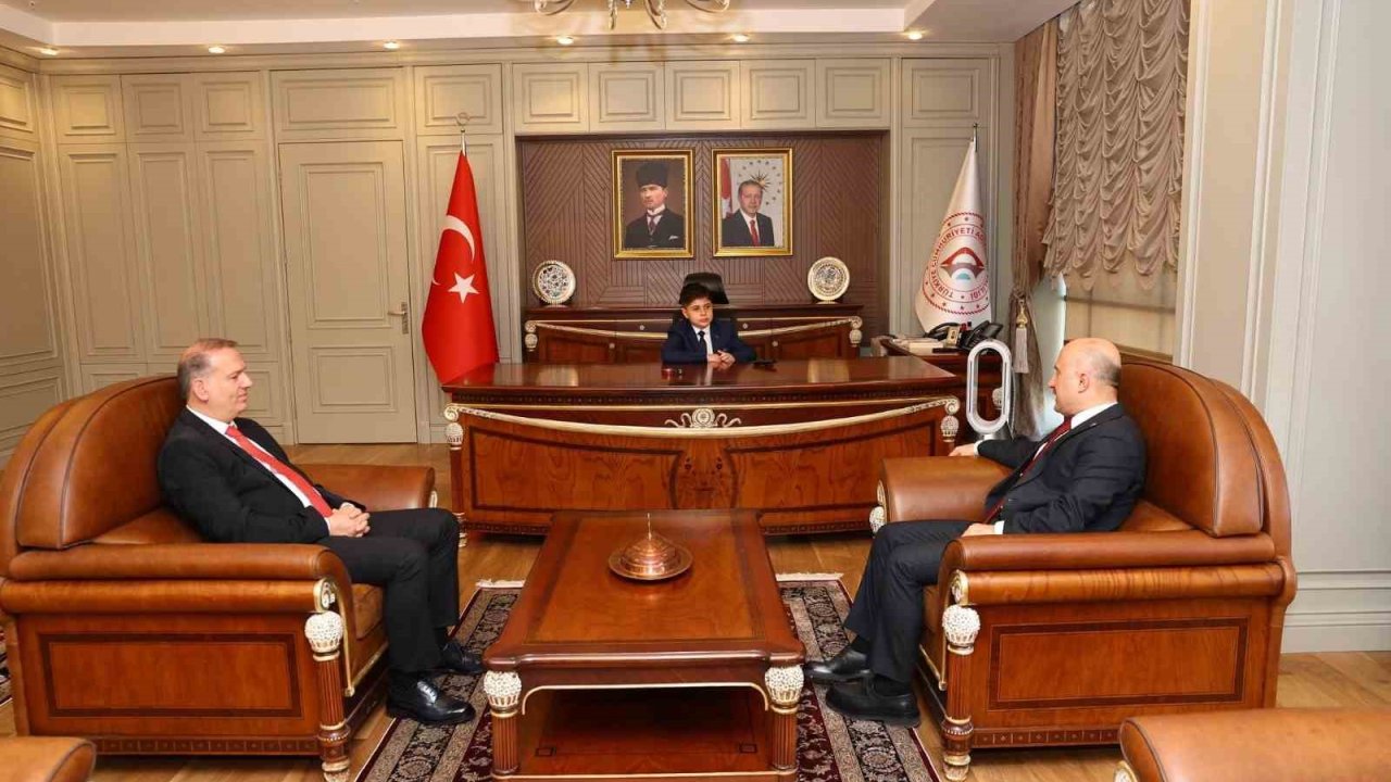 Vali Varol koltuğunu Özgür Kaşıyuğun’a devretti