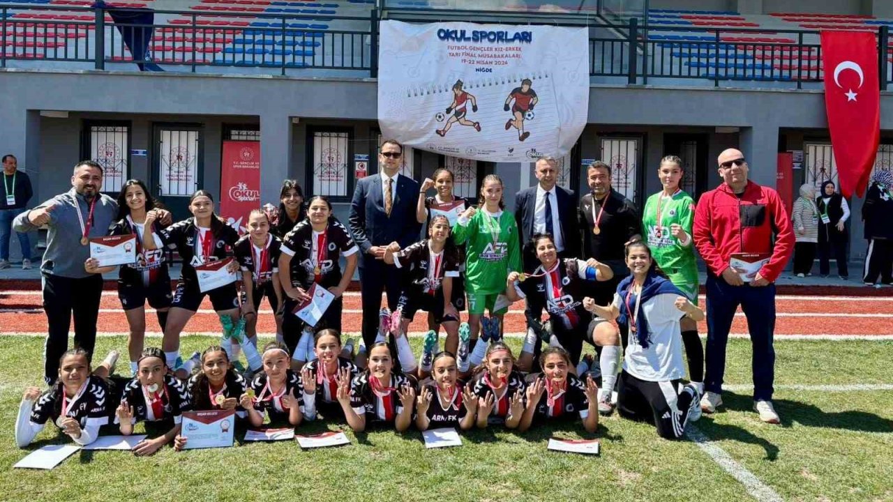 Okul Sporları Futbol Gençler Yarı Final Müsabakaları tamamlandı