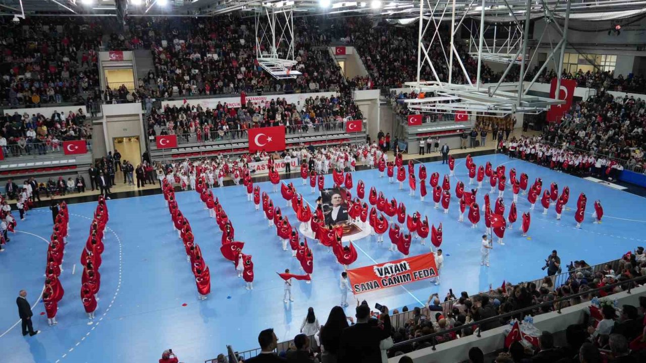 Kastamonu’da 23 Nisan coşkusu: Çocukların gösterileri ayakta alkışlandı