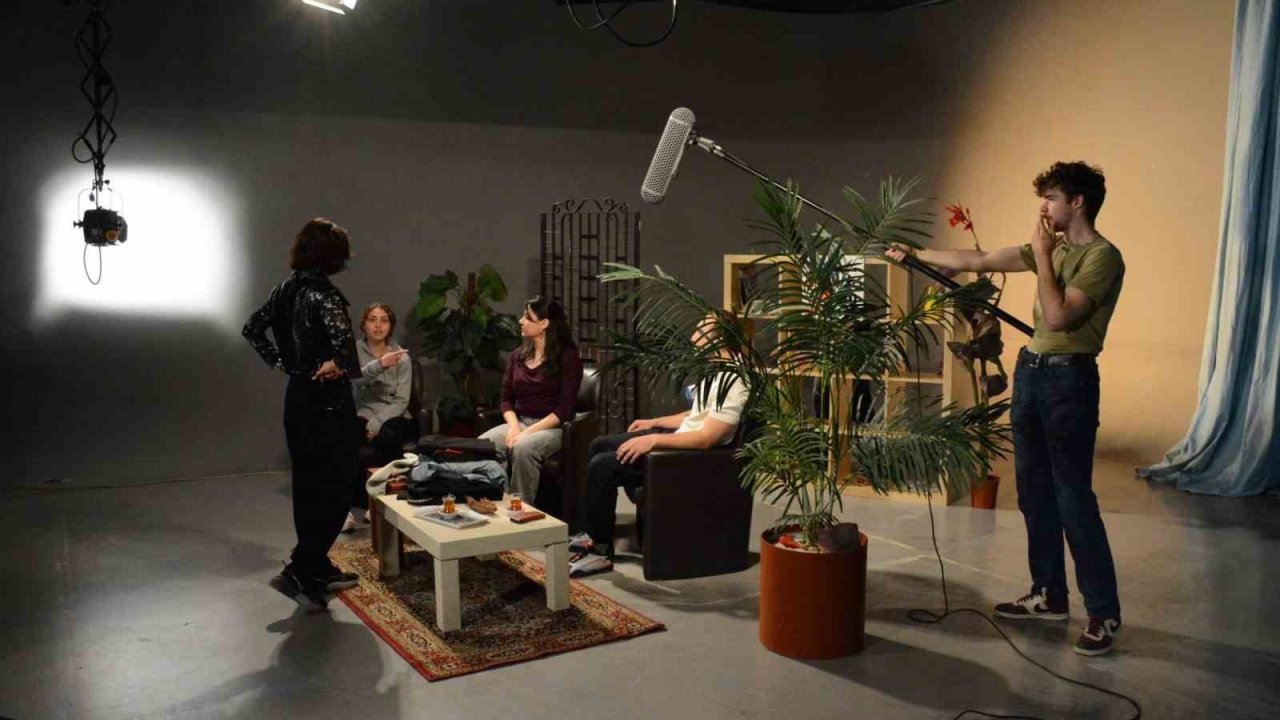 İletişim Buluşmaları’nda Yönetmen İncekol öğrencilerle bir araya geldi