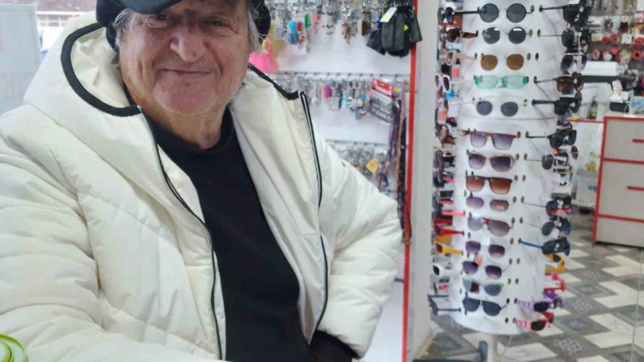 Emekli öğretmen evinde ölü bulundu