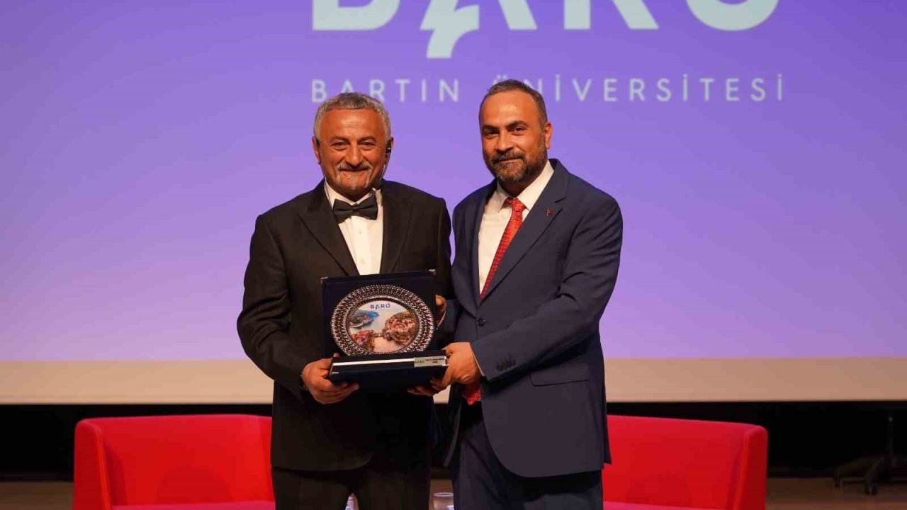 Ünlü saç stilisti üniversite öğrencileriyle buluştu