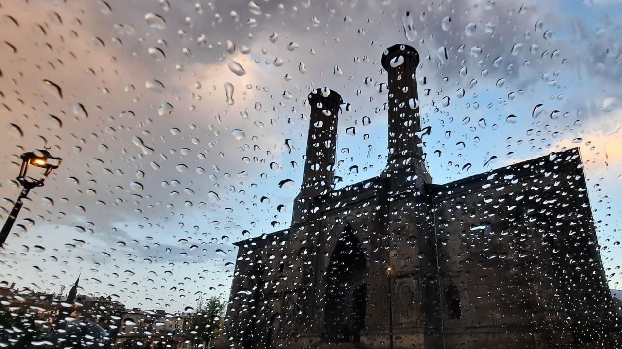 Meteorolojiden "Kuvvetli yağış ve rüzgar" uyarısı
