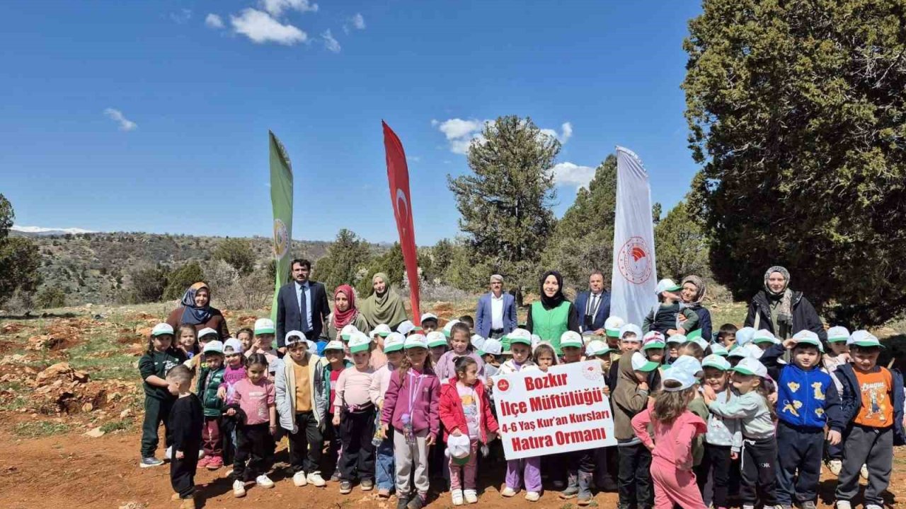Bozkır’da minik öğrencilerden fidan dikme etkinliği