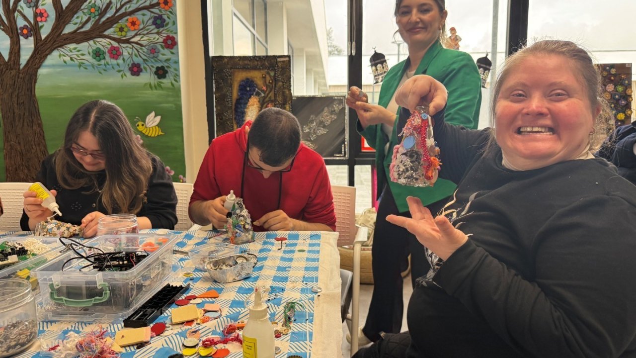 Cam atıklar öğrencilerin elinde sanata dönüştü