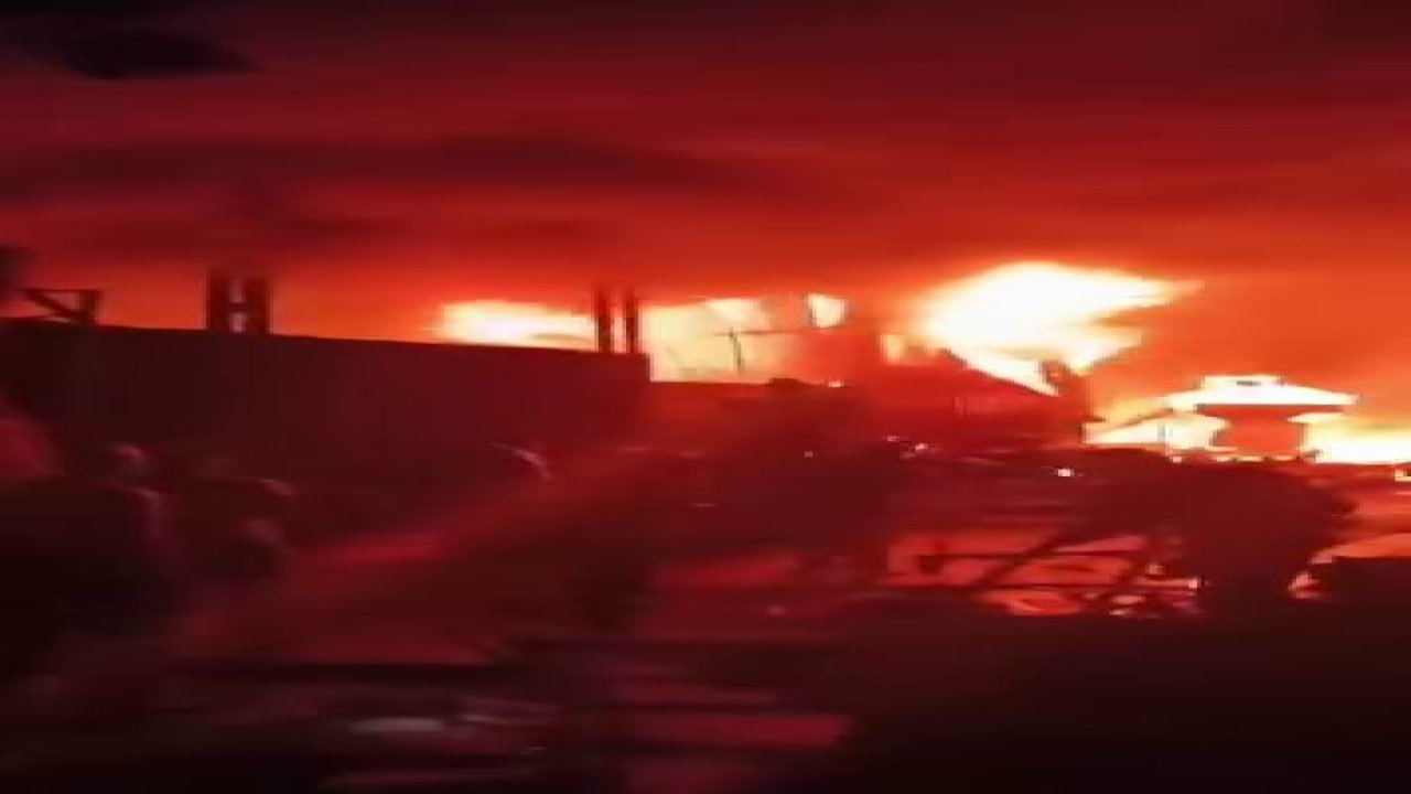 Diyarbakır’da geri dönüşüm tesisinde korkutan yangın