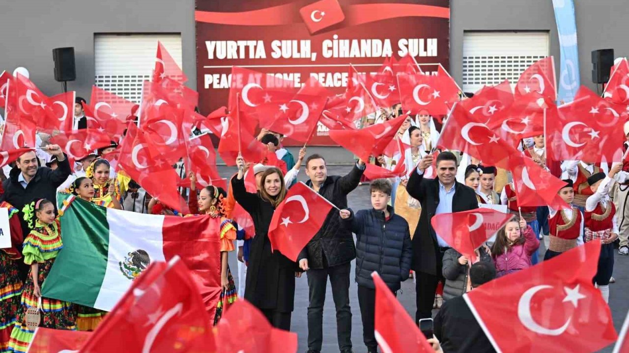 Balıkesir’de 9 ülkenin çocukları aynı sahnede buluştu