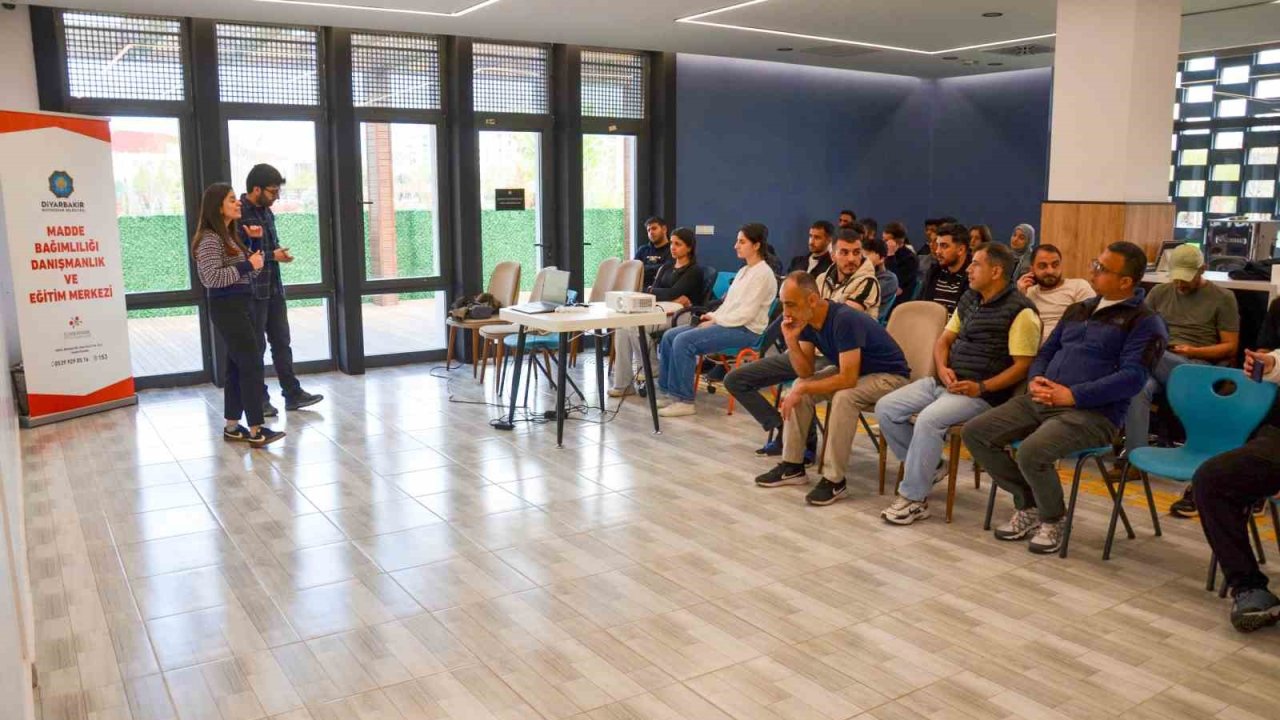 Kütüphanelerde bağımlılıkla mücadeleye yönelik farkındalık eğitimi