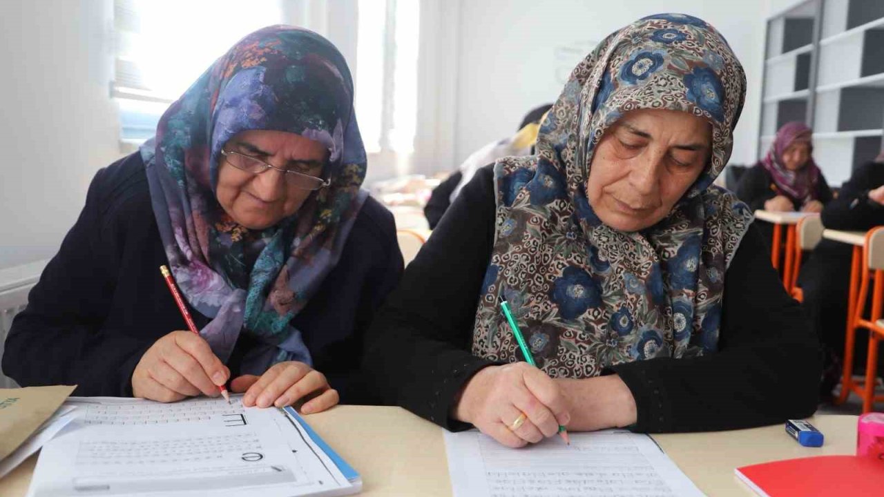 Battalgazi’de yaşlı vatandaşlara okuma yazma desteği
