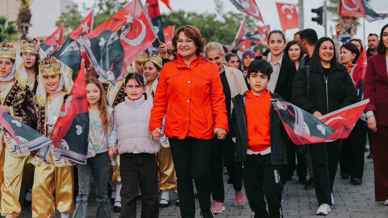 Didim’de bayram coşkusu sokaklara taştı