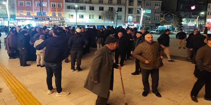 Kars’ta hacı adayları dualarla uğurlandı