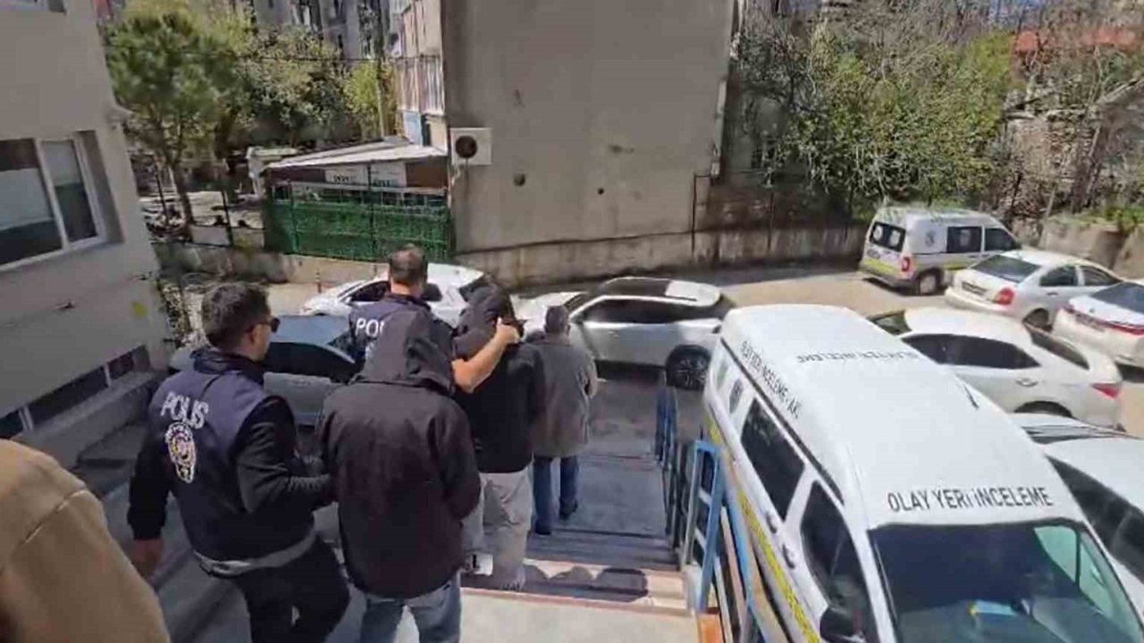 Sosyal medya üzerinden fuhuşa aracılık yapan 5 şüpheli yakalandı