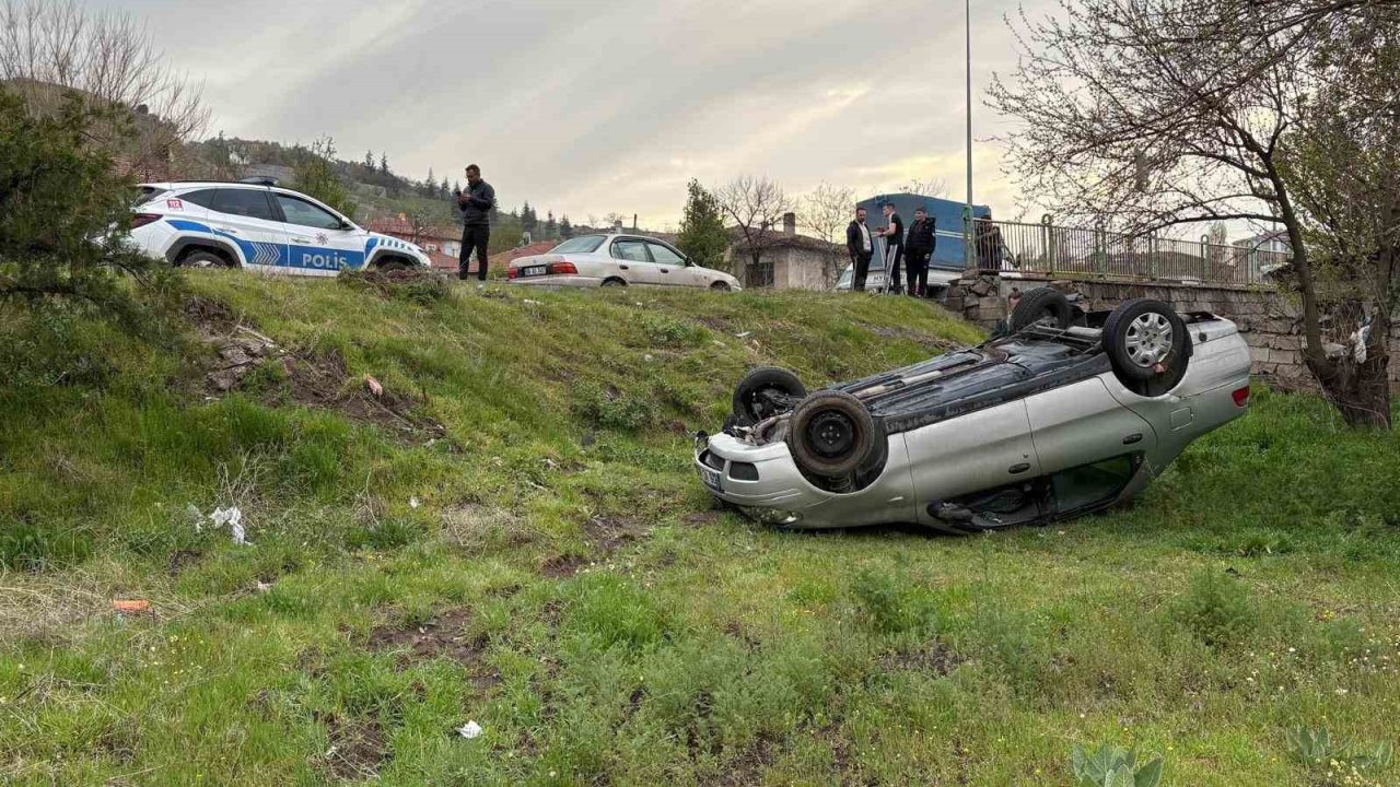 İzinsiz aldığı otomobille kaza yaptılar: 2 yaralı