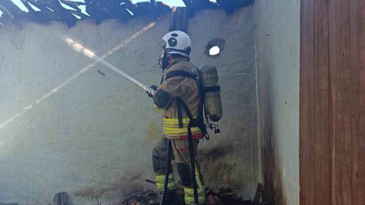 Reyhanlı’da müstakil ev yandı