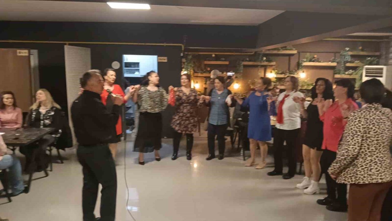 Eskişehir’de kadın zeybeklerin ’Meşk Gecesi’ güzel geçti