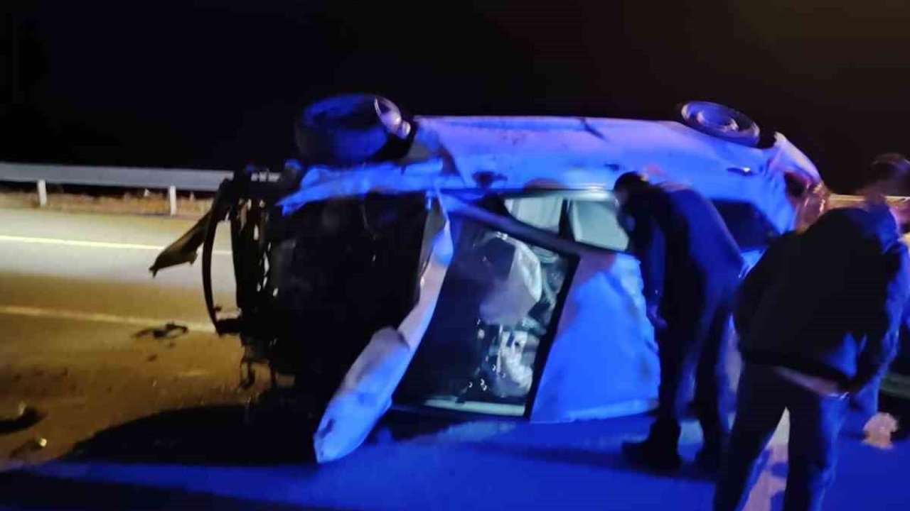 Kontrolden çıkan otomobil yan yattı