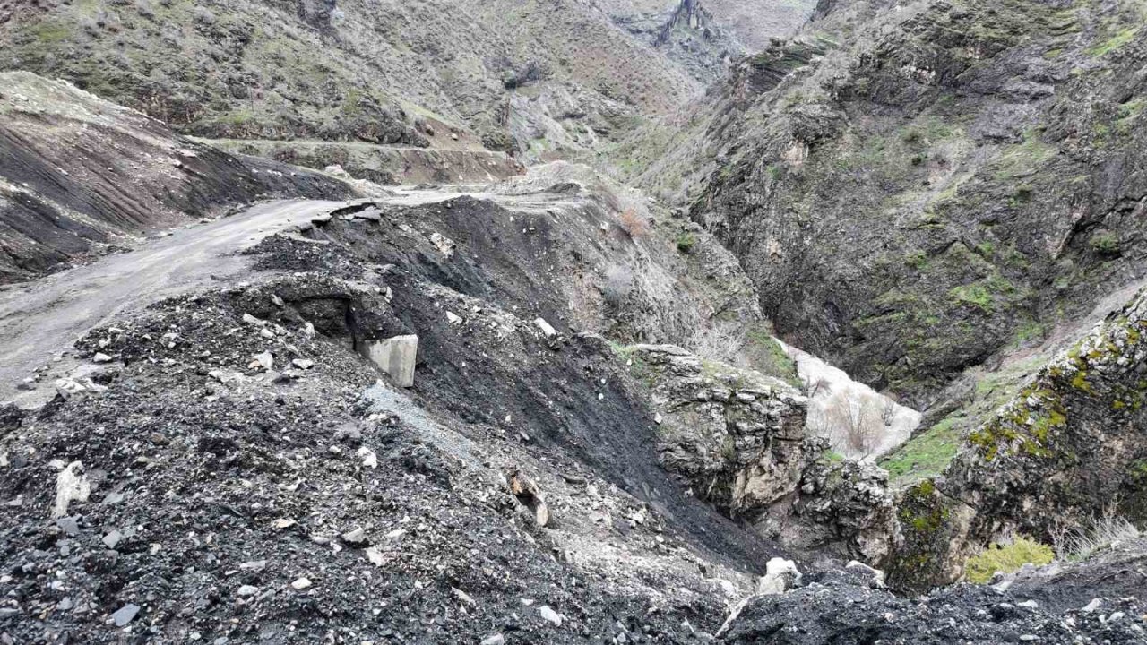 Şırnak’ta yağışla beraber heyelan oluştu