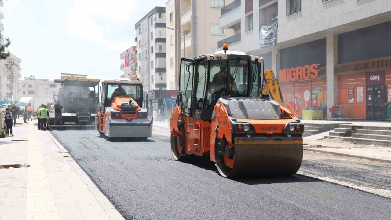 Mardin Büyükşehir Belediyesi, asfalt ve yol yenileme seferberliği başlattı