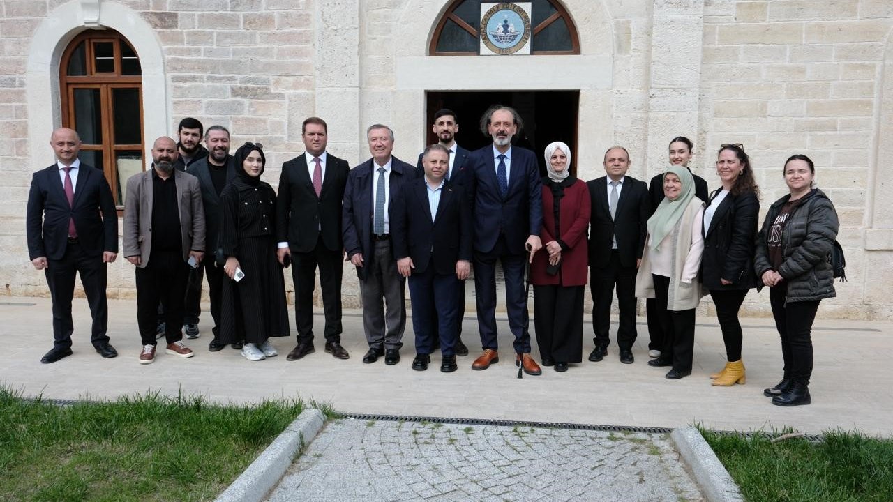 AK Parti İstanbul Milletvekilleri, cuma günleri sahaya inerek vatandaşlarla buluşuyor
