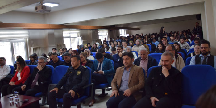 Kars’ta öğrencilere siber güvenlik ve polislik söyleşisi