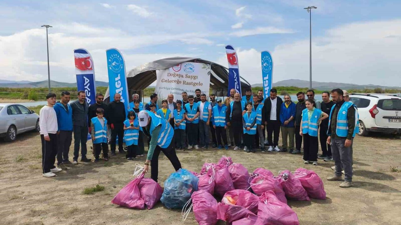 Avrasya Federasyonu’ndan Kale Salkımlı’da kıyı temizliği