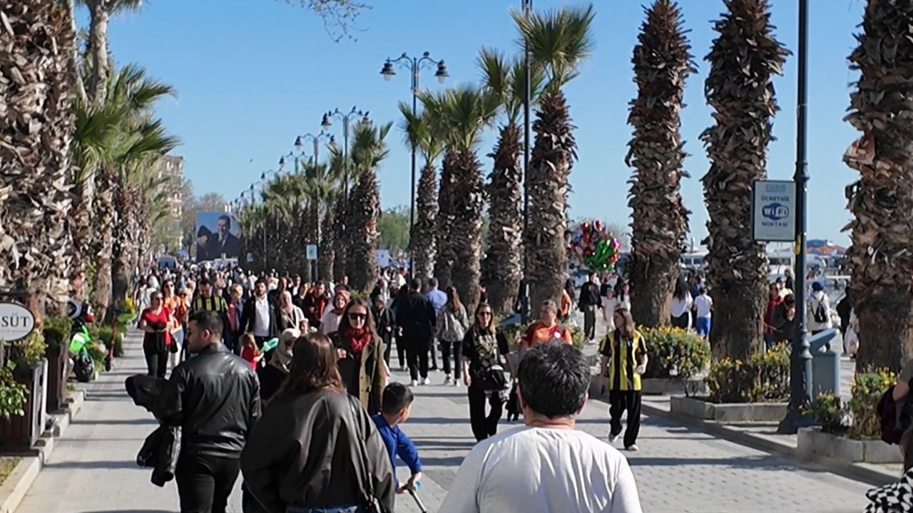 Silivri’de güneşli havayı fırsat bilenler sahile akın etti