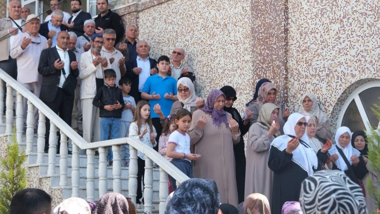 Hacı adayları dualarla kutsal topraklara uğurlandı