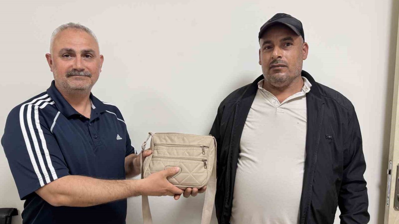Emekli polis bulduğu içinde 250 bin TL’lik döviz olan çantayı sahibine teslim etti