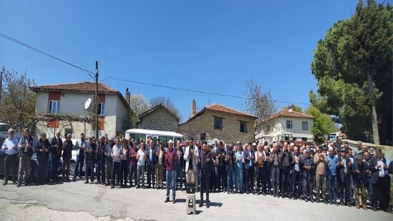 Çakallar köy hayrında eller yağmur için semaya kalktı