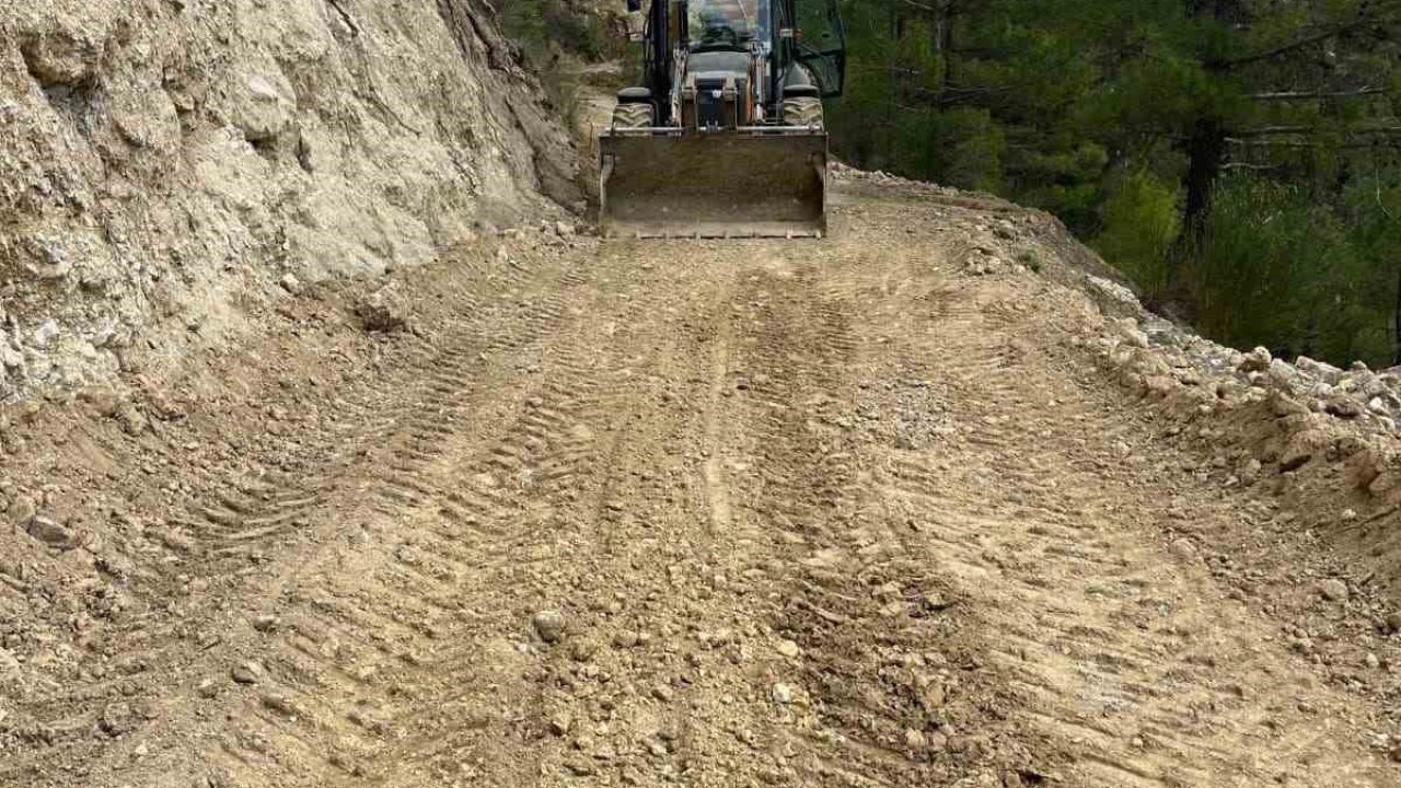 Çameli Belediyesi’nden arazi yollarında yoğun mesai