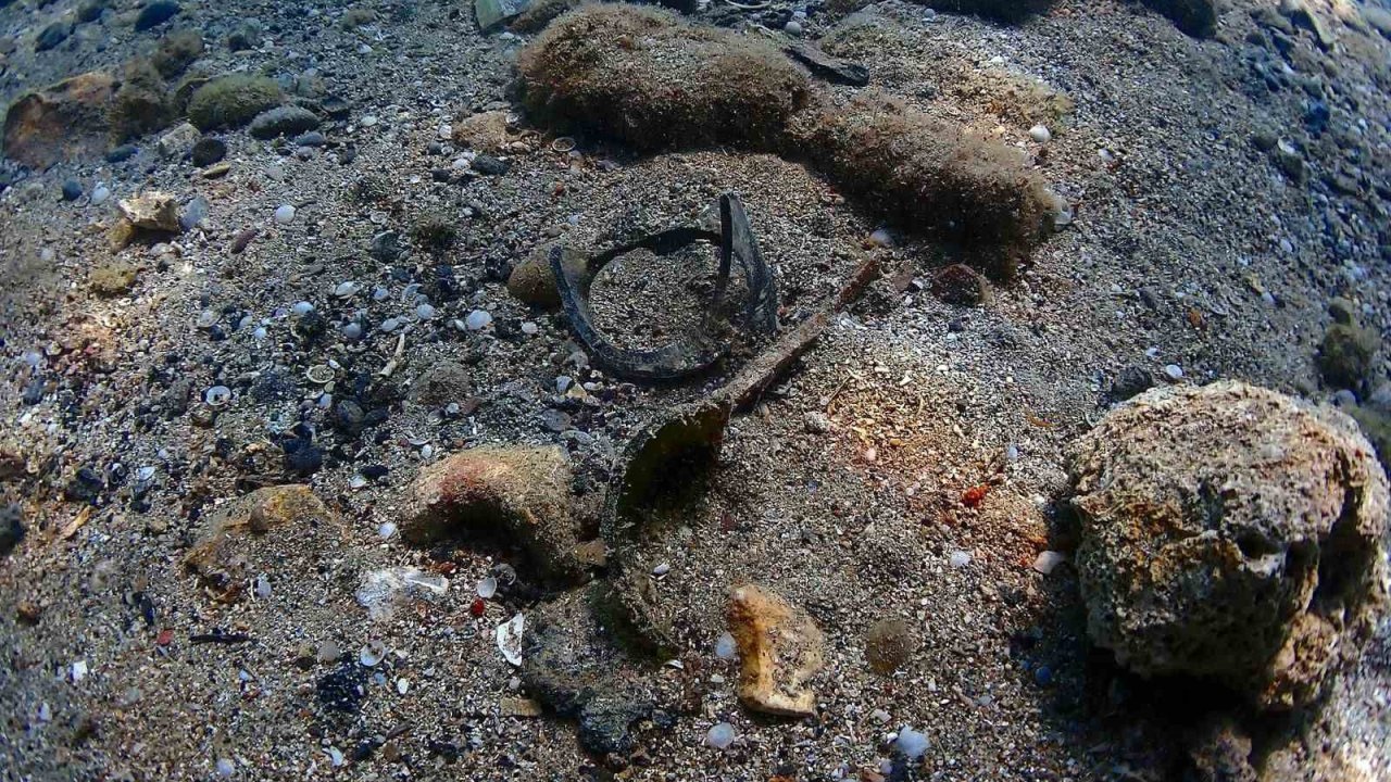 Büyükşehir’den Yat Limanı’nda deniz dip temizliği