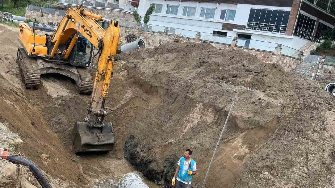 Burhaniye’de sezon öncesi Ören Plajında alt yapı çalışmalarına başlandı