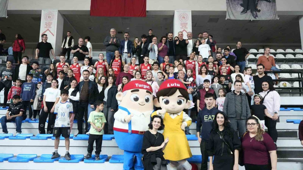 Turgutlu’nun perilerinden Play-Off’a muhteşem başlangıç