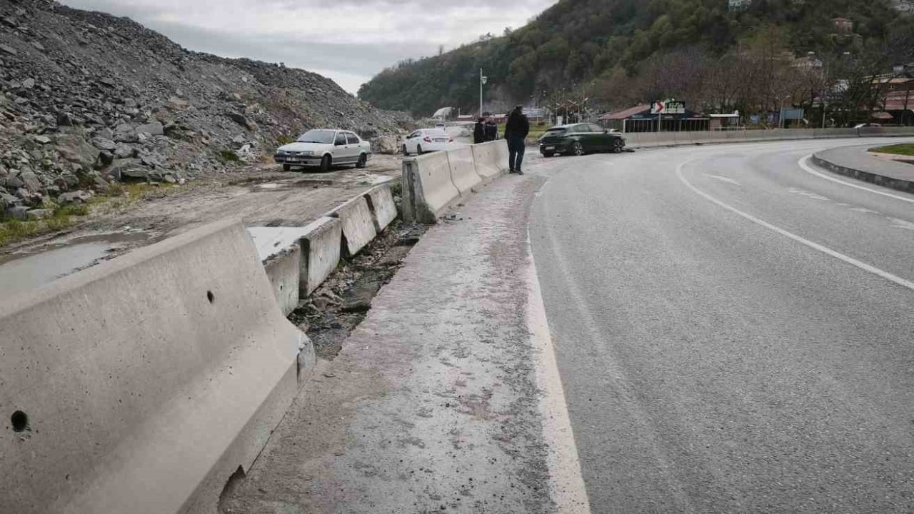 Zonguldak’ta kontrolden çıkan araç kaza yaptı