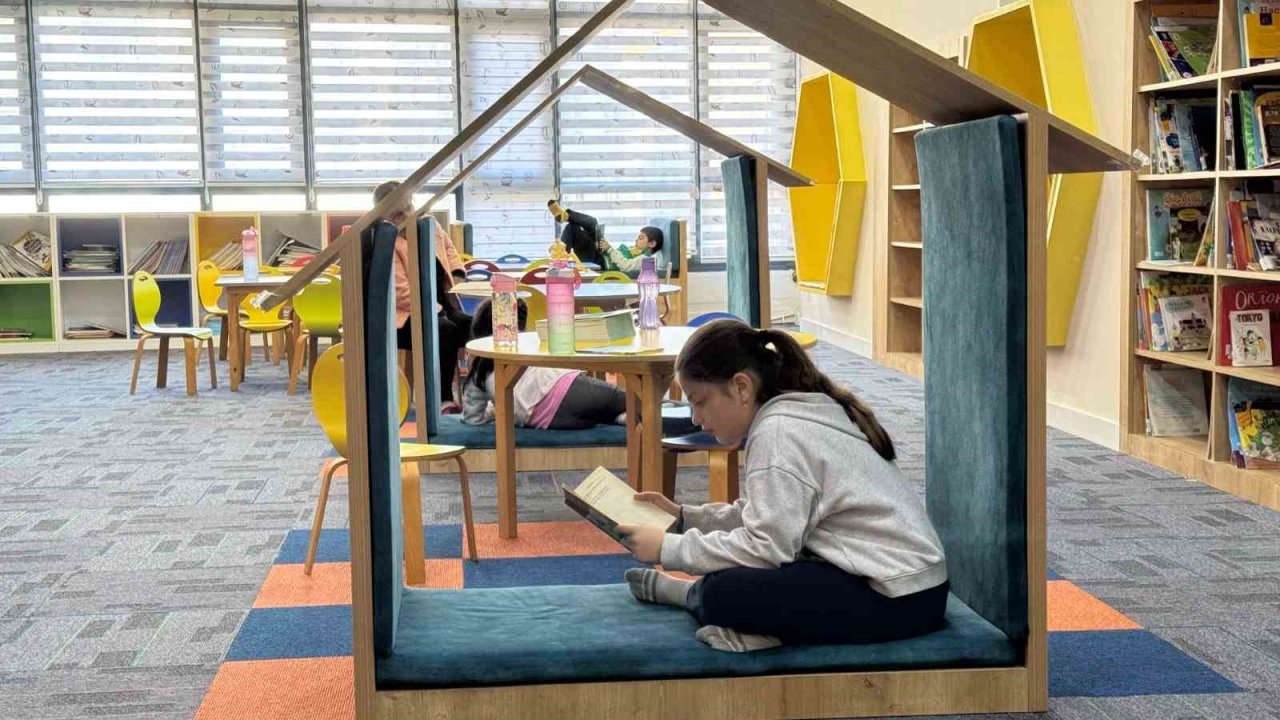 Kağıthane’de miniklere kitap dolu dünya