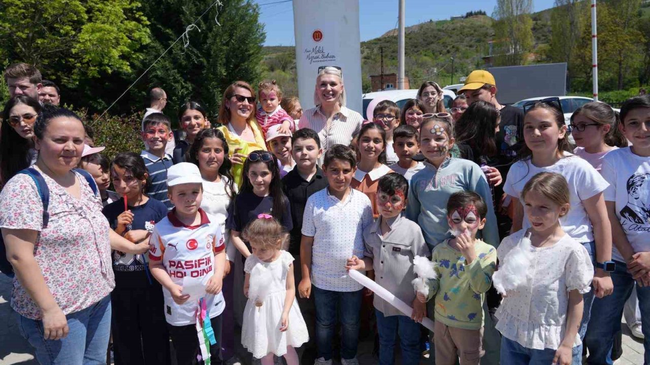 Bilecik’te 5 bin çocuk gönüllerince eğlendi