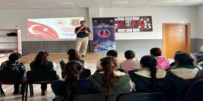 Kars İl Jandarma Komutanlığı'ndan,Digor’da Siber Güvenlik Eğitimi