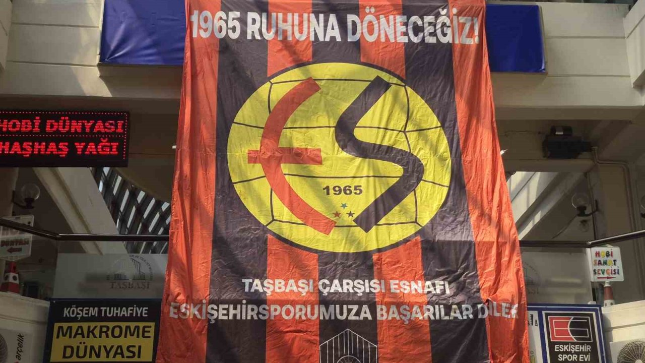 Taşbaşı esnafından Eskişehirspor’a bayraklarla destek