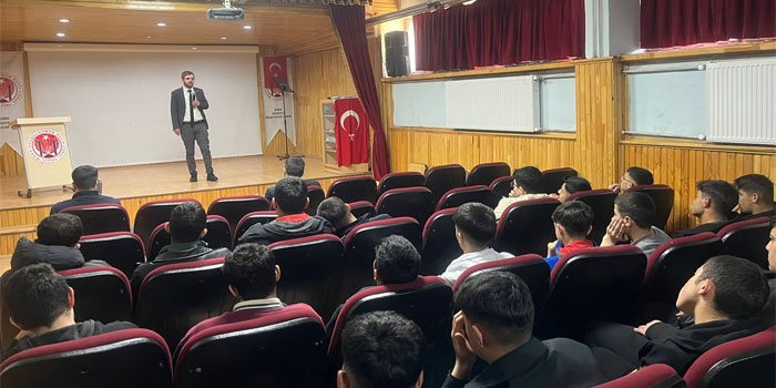 Kars’ta imam hatip öğrencilerine kariyer söyleşisi