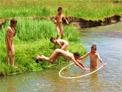 Selimli Çocukların Yüzme Keyfi