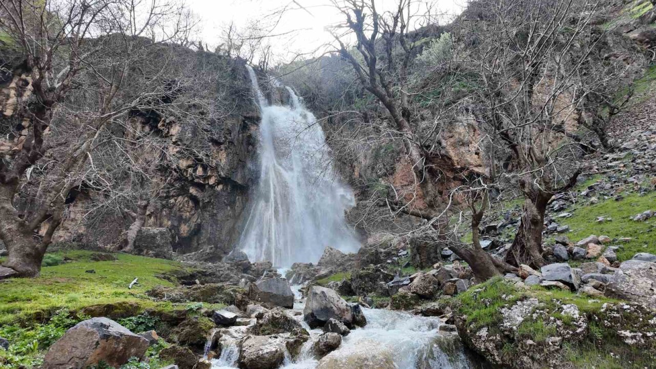 Şırnak’ta baharla birlikte şelaleler coştu