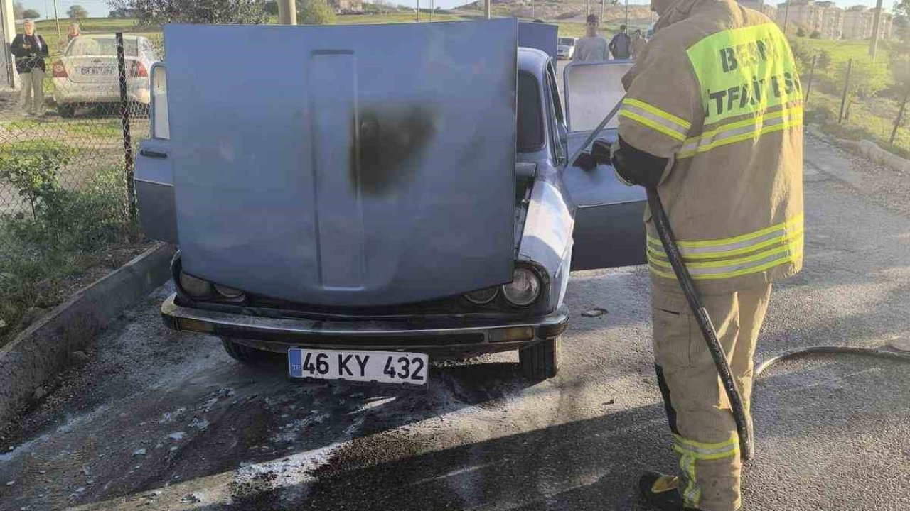 Besni’de otomobil alev aldı