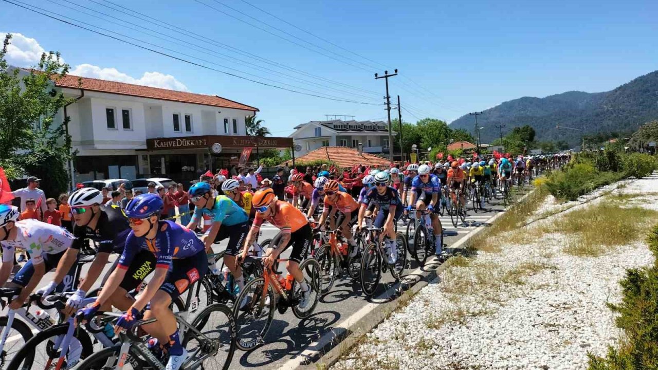 Bisikletçilere Köyceğiz’de alkışlı destek