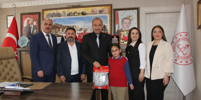 Kars’ta “Dilimizin Zenginlikleri” yarışmalarında dereceye giren öğrenciler ödüllendirildi