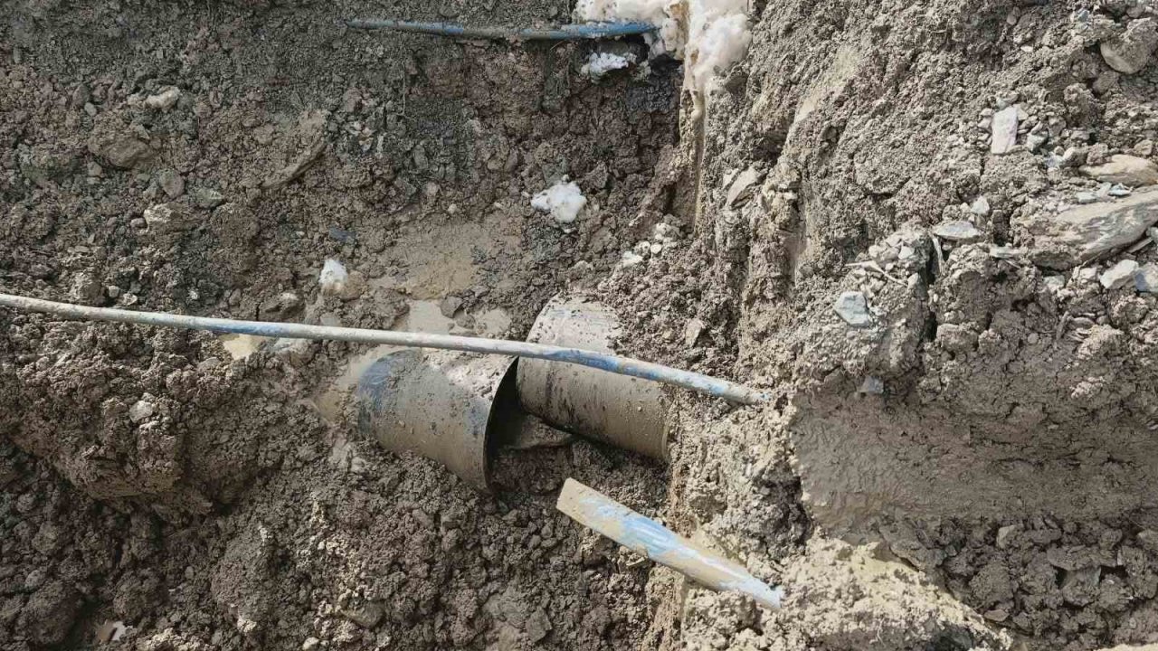 Heyelan içme suyu şebekesini vurdu