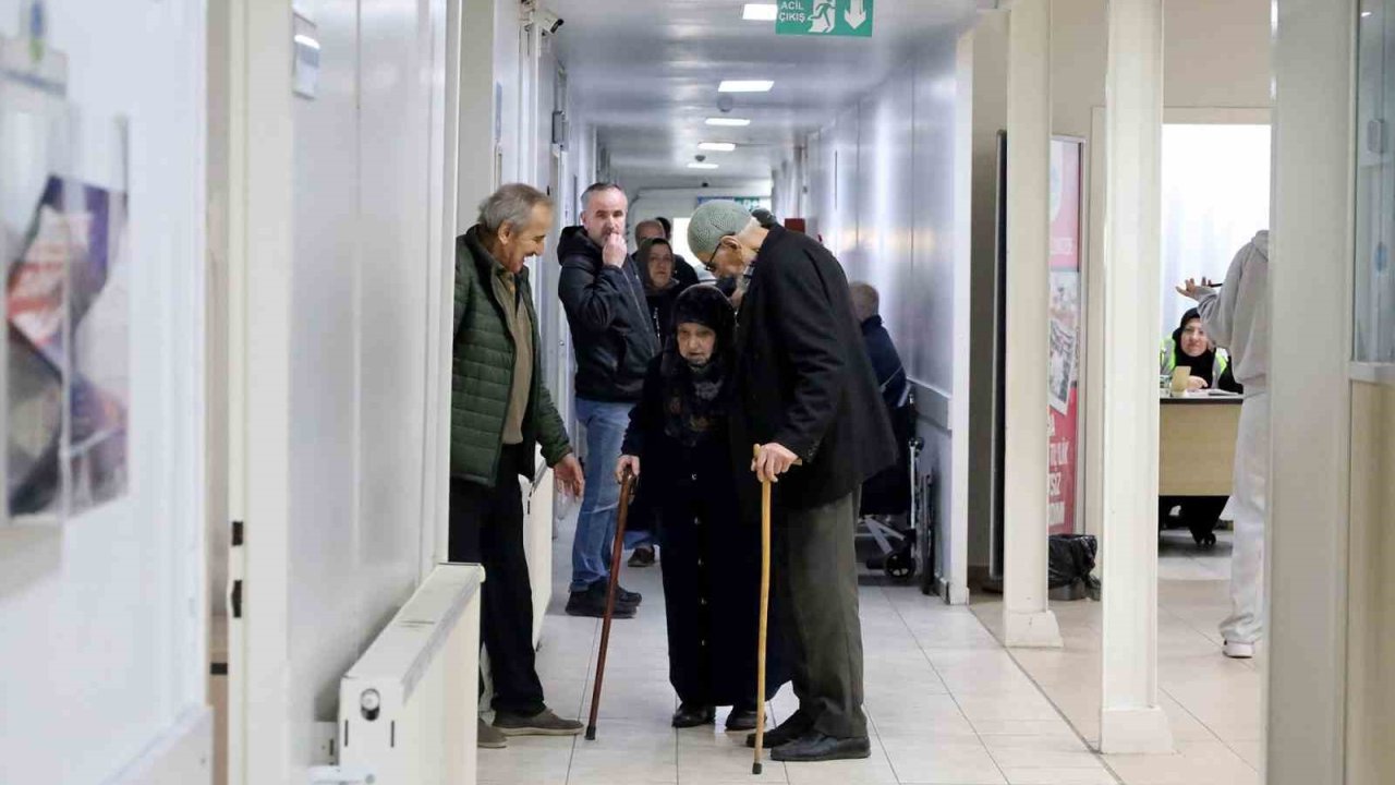Sakarya’da 30 yıllık evli çiftlere ücretsiz sağlık taraması hizmeti