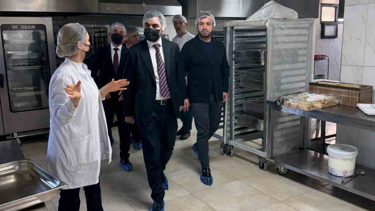 Şırnak’ta 3 bin aileye umut olan hizmet: Yemek üretim süreci yerinde incelendi